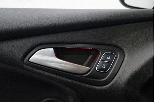 Ford Focus - EcoBoost 125pk 5-drs Titanium Navigatie Parkeersensoren Climatecontrol - 1
