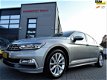 Volkswagen Passat - 1.6 TDI Business Edition R Automaat | Navigatie | R-Line | Xenon | Alcantara | N - 1 - Thumbnail