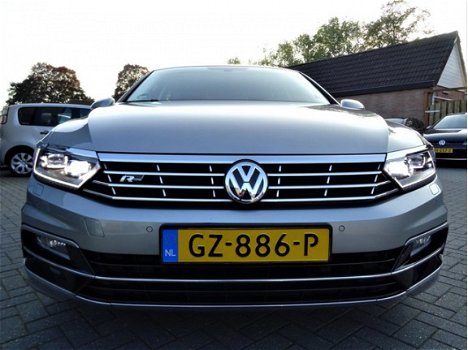 Volkswagen Passat - 1.6 TDI Business Edition R Automaat | Navigatie | R-Line | Xenon | Alcantara | N - 1