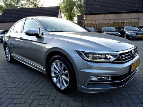 Volkswagen Passat - 1.6 TDI Business Edition R Automaat | Navigatie | R-Line | Xenon | Alcantara | N - 1