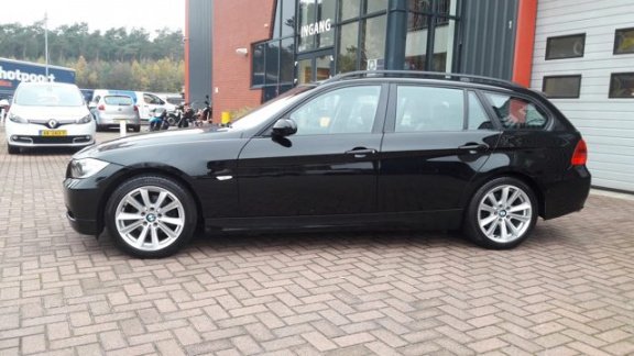 BMW 3-serie Touring - 318i Top staat, zeer lage km stand, mooie uitvoering - 1