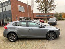 Volvo V40 - 2.0 D2 Momentum Business 6-versn., Navigatie, Trekhaak, Climate control