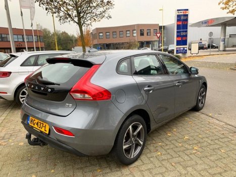 Volvo V40 - 2.0 D2 Momentum Business 6-versn., Navigatie, Trekhaak, Climate control - 1