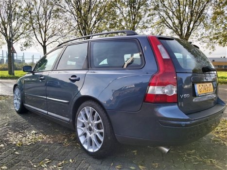 Volvo V50 - 2.5 T5 Momentum - 1