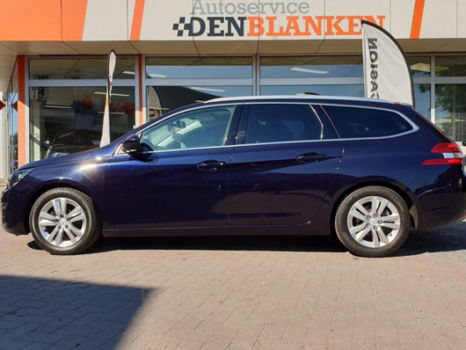 Peugeot 308 SW - 1.2 PureTech Blue Lease Executive BJ.2015 / Turbo110PK / Panodak / Navi / Trekhaak - 1