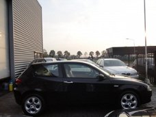 Alfa Romeo 147 - 1.6 T.Spark Veloce Collezione 3 deurs, AIRCO, CRUISE, LEER en rijd, remt, schakelt