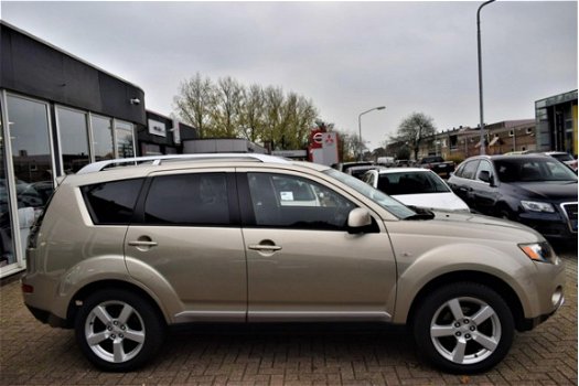 Mitsubishi Outlander - 2.4 Intense+ 4X4|7-P| AIRCO | CRUISE CONTROL | AUDIO STUURBEDIENING | ELEKTRI - 1