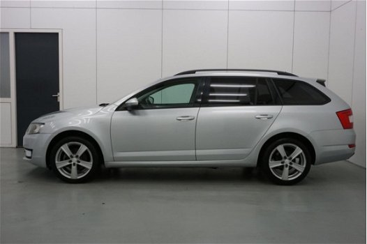 Skoda Octavia Combi - 1.6 TDI Greenline Businessline | Navigatie | Climate Control | Dakrails | - 1