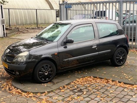 Renault Clio - 1.2-16V Met apk stuurbekrachtiging elek ramen - 1