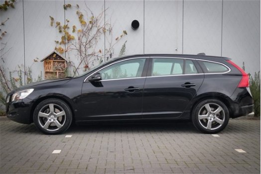 Volvo V60 - 2.0T Aut. Momentum, Trekhaak, Navi, PDC V+A - 1