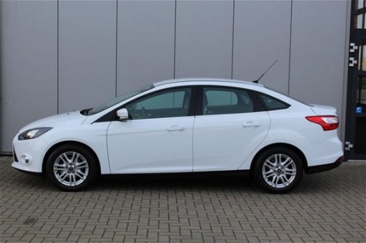 Ford Focus - 1.0 ECOBOOST TITANIUM AIRCO 5 DEURS NAVIGATIE PARKEERSENSOREN - 1