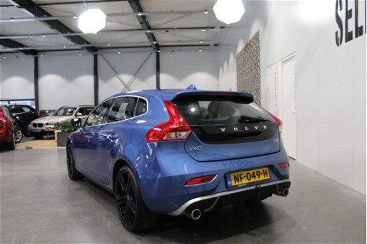 Volvo V40 - 2.0 D4 R-Design | Navigatie | Xenon | 19 inch LM Velgen | Climate control | - 1