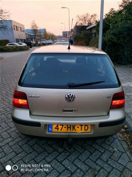 Volkswagen Golf - 1.6-16V - 1