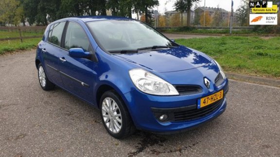 Renault Clio - 1.2-16V Collection Airco Cruise control 5 Deurs Benzine - 1