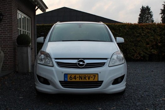 Opel Zafira - 1.8 16V Cosmo OPC / 7Prsn / Leder / Navi / BTW Auto / Dealeronderhouden - 1