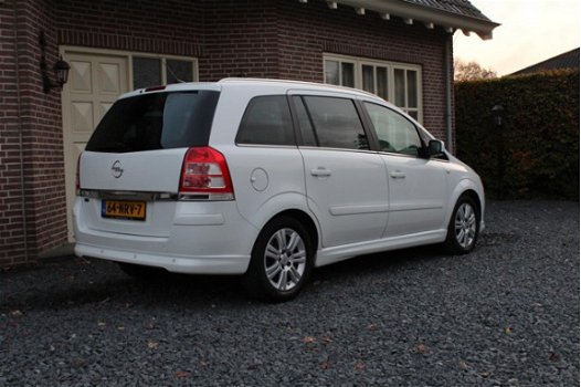 Opel Zafira - 1.8 16V Cosmo OPC / 7Prsn / Leder / Navi / BTW Auto / Dealeronderhouden - 1