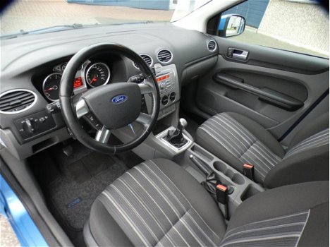 Ford Focus Wagon - 1.6 Trend / airco / cruise control / trekhaak / parrot - 1