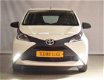 Toyota Aygo - 1.0 VVTI X-FUN COOLWHITE 5-DEURS AIRCO - 1 - Thumbnail
