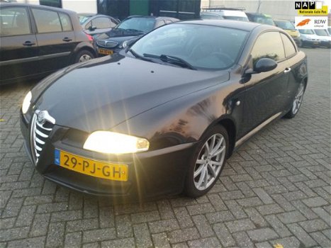 Alfa Romeo GT - 2.0 JTS Distinctive BENZINE SUPER MOOIE AUTO DEALER ONDER HOUDEN ALLE INRUIL MOGELIJ - 1