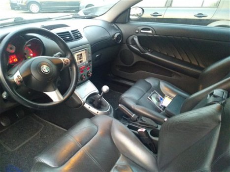 Alfa Romeo GT - 2.0 JTS Distinctive BENZINE SUPER MOOIE AUTO DEALER ONDER HOUDEN ALLE INRUIL MOGELIJ - 1