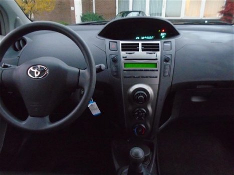 Toyota Yaris - 1.0 VVTi Acces Boekjes Airco N.A.P - 1