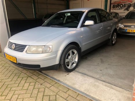 Volkswagen Passat - 2.8 V6 Highline 4Motion rijdt en schakelt perfect - 1