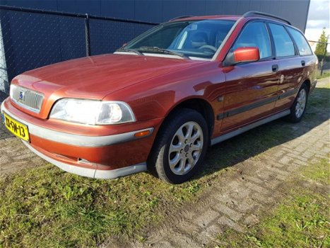 Volvo V40 - 1.8 Europa AIRCO,LM VELGEN,HALF LEDER,ONDERHOUD BOEKJRS - 1