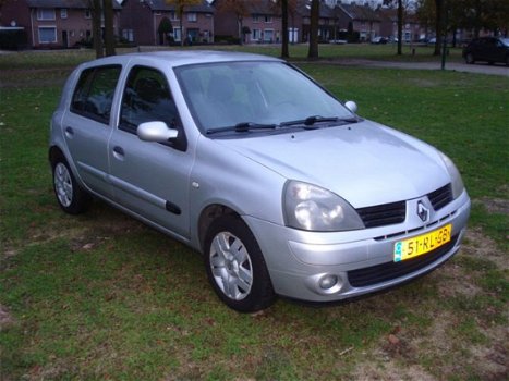 Renault Clio - 1