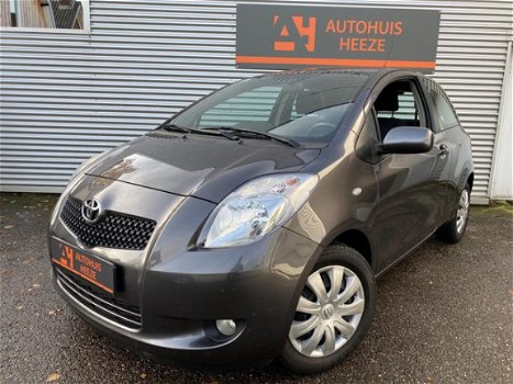 Toyota Yaris - 1.3 VVTi Terra *NAVI*AIRCO*ONDERH. BOEKJES*MULTIF. STUUR*STUURBEKR, - 1