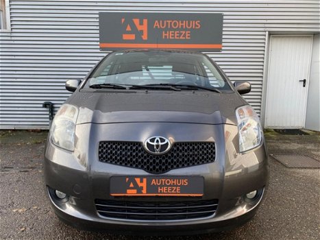 Toyota Yaris - 1.3 VVTi Terra *NAVI*AIRCO*ONDERH. BOEKJES*MULTIF. STUUR*STUURBEKR, - 1