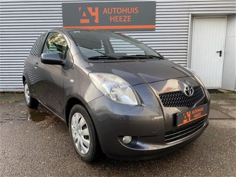 Toyota Yaris - 1.3 VVTi Terra *NAVI*AIRCO*ONDERH. BOEKJES*MULTIF. STUUR*STUURBEKR, - 1