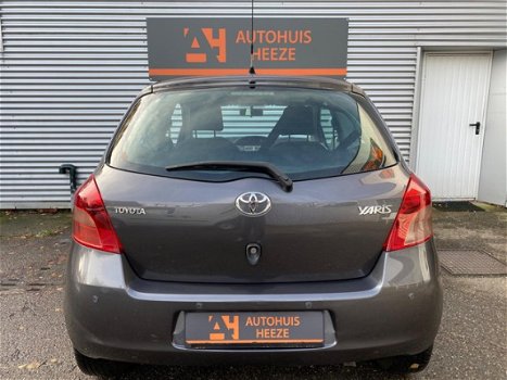 Toyota Yaris - 1.3 VVTi Terra *NAVI*AIRCO*ONDERH. BOEKJES*MULTIF. STUUR*STUURBEKR, - 1