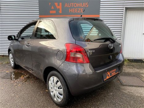 Toyota Yaris - 1.3 VVTi Terra *NAVI*AIRCO*ONDERH. BOEKJES*MULTIF. STUUR*STUURBEKR, - 1