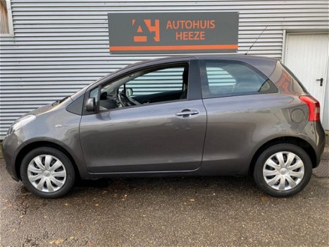 Toyota Yaris - 1.3 VVTi Terra *NAVI*AIRCO*ONDERH. BOEKJES*MULTIF. STUUR*STUURBEKR, - 1