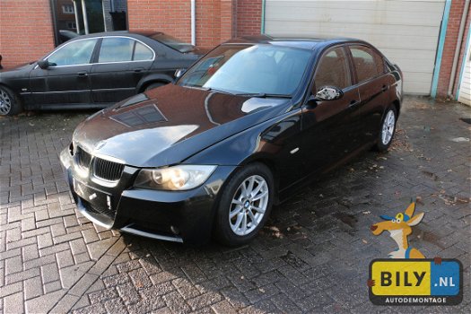 In onderdelen BMW E90 320i '07 N46 BLACK SAPPHIRE METALLIC - 1