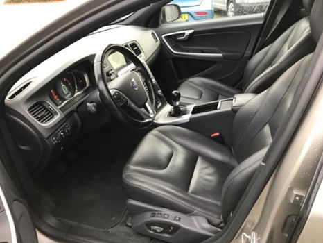 Volvo V60 - 2.0 D3 leder navi pdc winterpakket trekhaak - 1