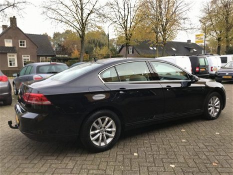 Volkswagen Passat - 2.0 TDI Comfortline Navi - 1