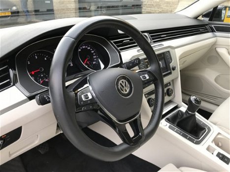 Volkswagen Passat - 2.0 TDI Comfortline Navi - 1