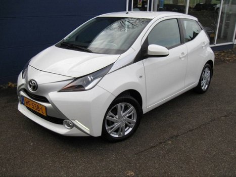 Toyota Aygo - 1.0 VVT-i X-pure Navigatie Cruise LM velgen NL - 1