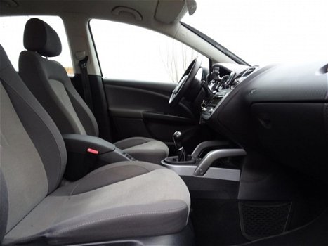 Seat Altea XL - 1.6 TDI Ecomotive Reference Met PDC + Clima + Cruise Nu € 5.975, - 1