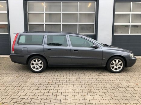 Volvo V70 - 2.4 D5 Geartr. Ed. I - 1