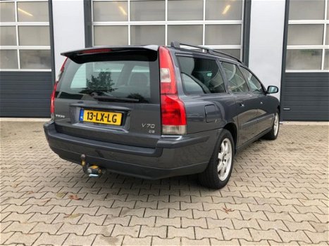 Volvo V70 - 2.4 D5 Geartr. Ed. I - 1