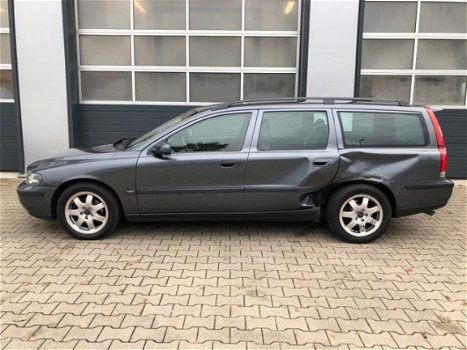 Volvo V70 - 2.4 D5 Geartr. Ed. I - 1