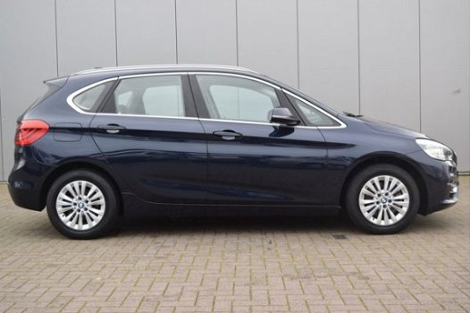 BMW 2-serie Active Tourer - 218i High Executive LED koplampen HUD Navi Climate Cruise Lmv 16