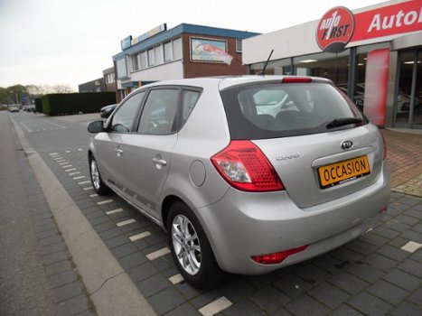 Kia Cee'd - 1.4 CVVT Seven 5 DEURS , AIRCO, NAVIGATIE, ACHTERUITRIJCAMERA, SPORTWIELEN PARKEER SENSO - 1