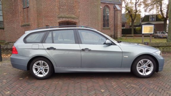 BMW 3-serie Touring - 2.0 318 I Executive - 1