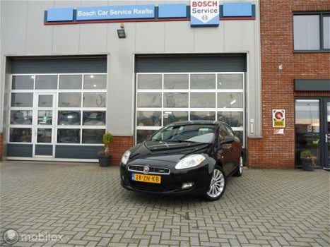 Fiat Bravo - 1.4 T-Jet Emotion climate, trekhaak, pdc, nap en cruise control - 1