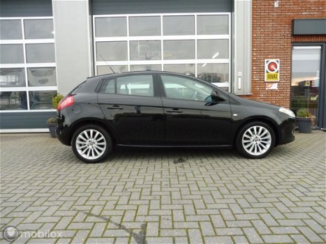 Fiat Bravo - 1.4 T-Jet Emotion climate, trekhaak, pdc, nap en cruise control - 1