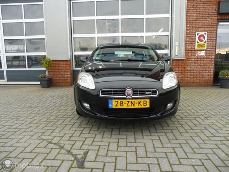 Fiat Bravo - 1.4 T-Jet Emotion climate, trekhaak, pdc, nap en cruise control - 1