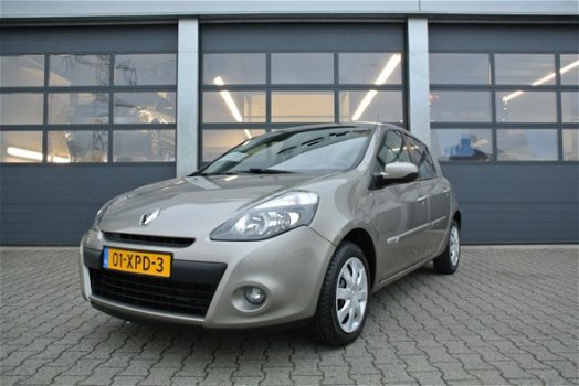 Renault Clio - 1.2 5-DEURS Authentique - 1